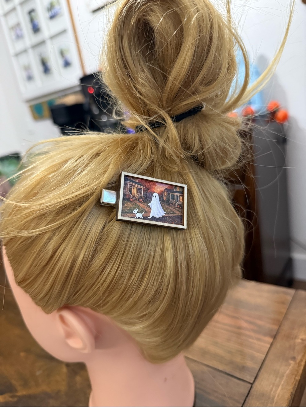 Ghost ๐ป hair clip